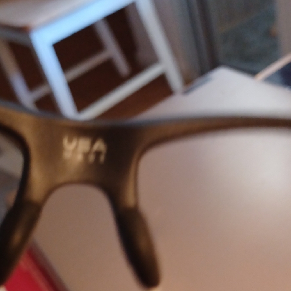 Oakley Flak 2.0 Photochromic Lens Sunglasses w Case NEW - Picture 6 of 6